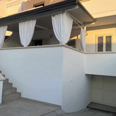 Villa Ticia A 100 Metri Dalla Spiaggia Con Parcheggio Privato Lido Marini Exteriör bild