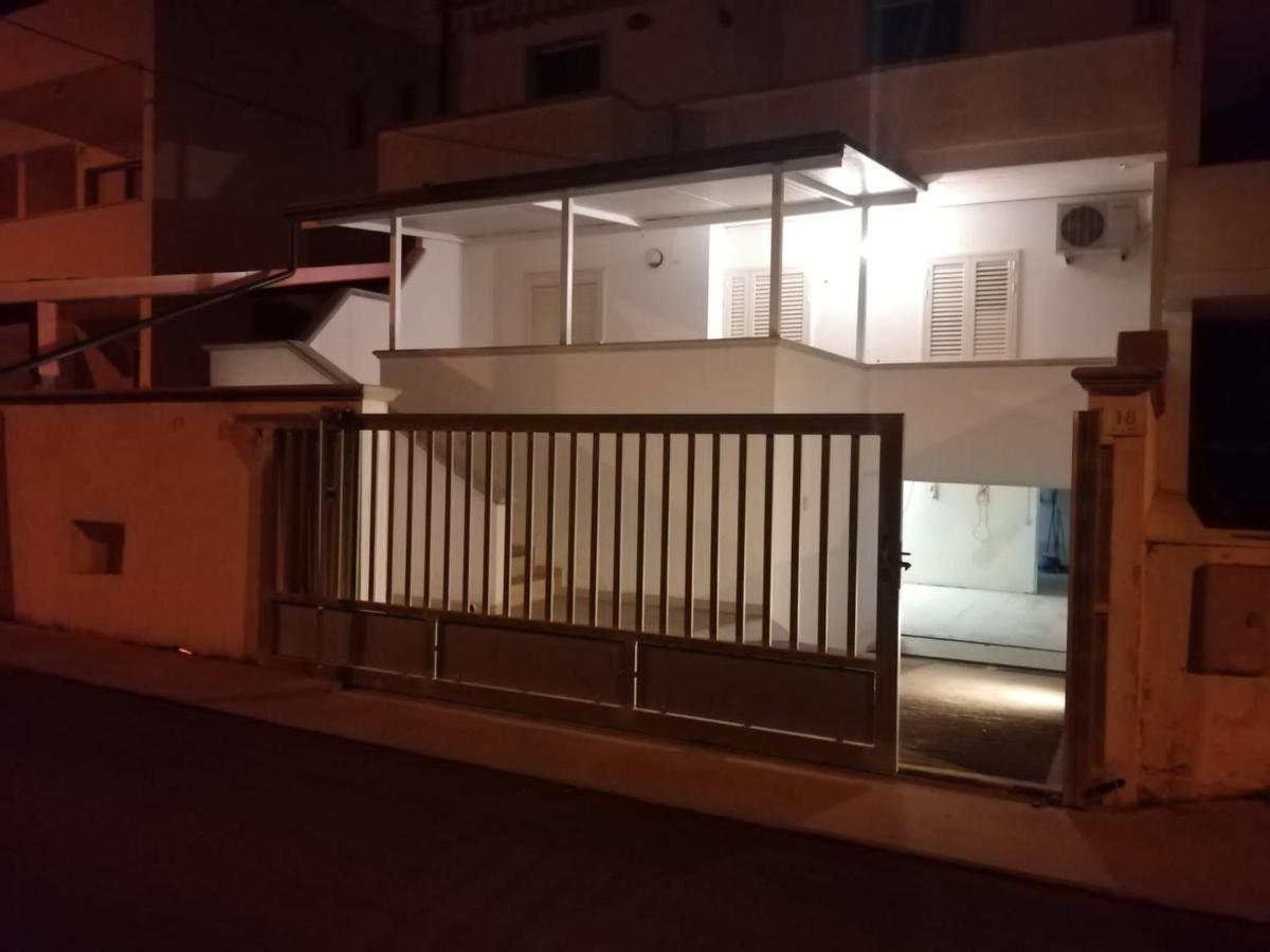 Villa Ticia A 100 Metri Dalla Spiaggia Con Parcheggio Privato Lido Marini Exteriör bild
