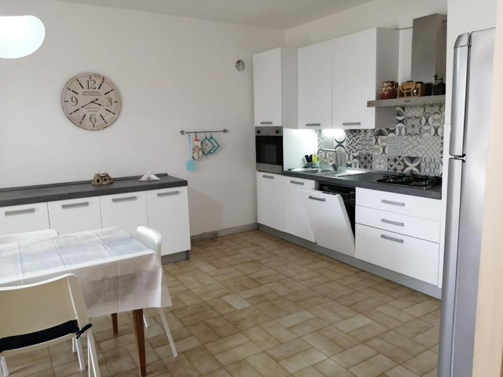 Villa Ticia A 100 Metri Dalla Spiaggia Con Parcheggio Privato Lido Marini Exteriör bild