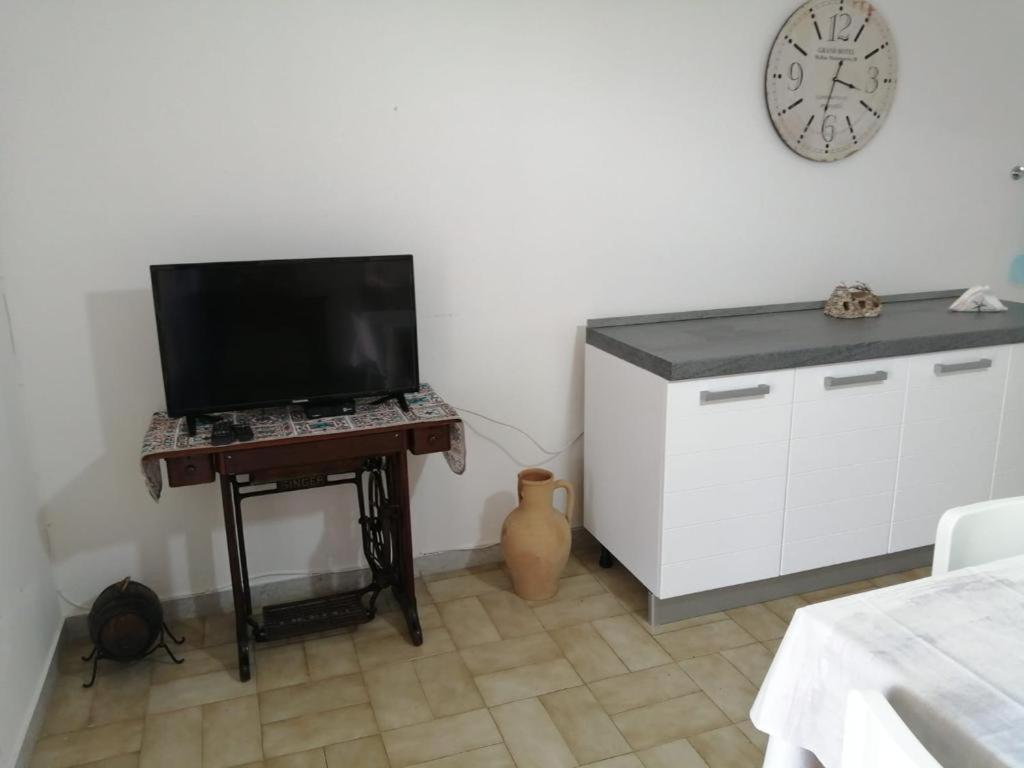 Villa Ticia A 100 Metri Dalla Spiaggia Con Parcheggio Privato Lido Marini Exteriör bild